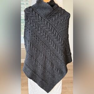 Inis Crafts 100% Merino Wool  Charcoal Grey Cable Knit Shawl Made in Ireland S/M